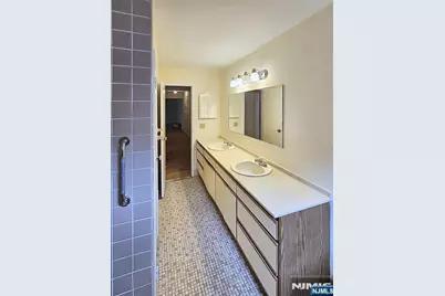 605 Grove Street H13 #H13, Clifton, NJ 07013 - Photo 9