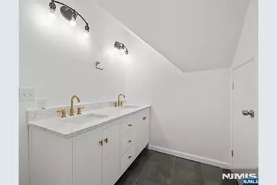 891 River Drive, Elmwood Park, NJ 07407 - Photo 13