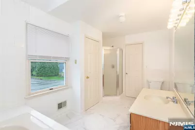 86 Point View Parkway, Wayne, NJ 07470 - Photo 17