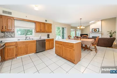 86 Point View Parkway, Wayne, NJ 07470 - Photo 7