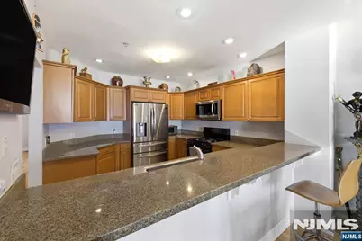 214 The Promenade 214 #214, Edgewater, NJ 07020 - Photo 5