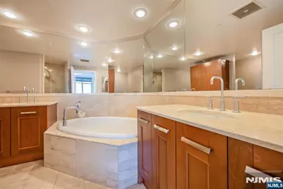 8100 River Road 917 #917, North Bergen, NJ 07047 - Photo 23