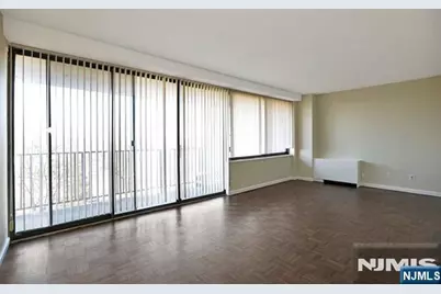 277 Prospect Avenue 7H #7H, Hackensack, NJ 07601 - Photo 9