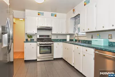 137 Manhattan Avenue, Waldwick, NJ 07463 - Photo 9