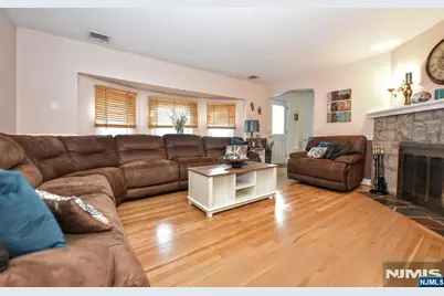 137 Manhattan Avenue, Waldwick, NJ 07463 - Photo 5