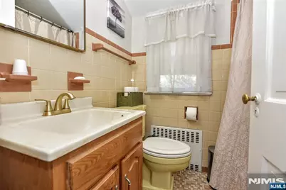 137 Manhattan Avenue, Waldwick, NJ 07463 - Photo 21