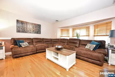 137 Manhattan Avenue, Waldwick, NJ 07463 - Photo 7