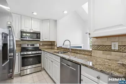 261 Riverwalk Way Q174 #Q174, Clifton, NJ 07014 - Photo 9