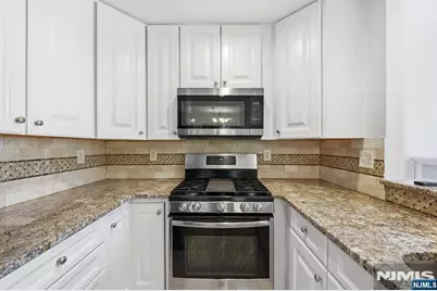 261 Riverwalk Way Q174 #Q174, Clifton, NJ 07014 - Photo 11