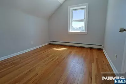 1014 Ponsi Street B #B, Fort Lee, NJ 07024 - Photo 11