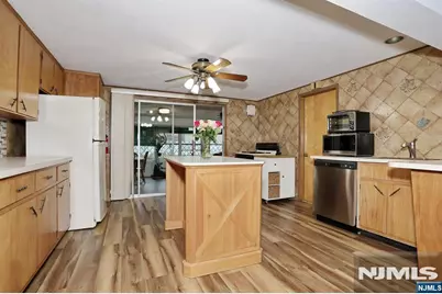 17 Marinus Street, Rochelle Park Township, NJ 07662 - Photo 27