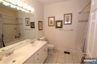 291 Roslyn Court, West New York, NJ 07093 - Photo 5