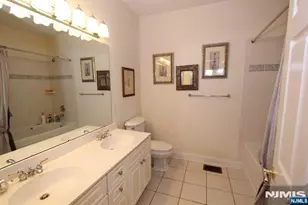 291 Roslyn Ct, West New York, NJ 07093 - Photo 5