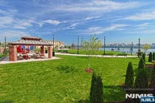 291 Roslyn Ct, West New York, NJ 07093 - Photo 23