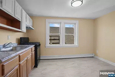 442 Lexington Avenue 3rd Fl #3rd Fl, Clifton, NJ 07011 - Photo 3