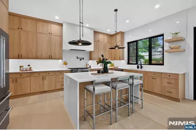 395 Hickory Avenue, Paramus, NJ 07652 - Photo 9