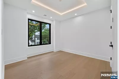 395 Hickory Avenue, Paramus, NJ 07652 - Photo 17