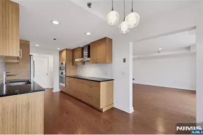202 Adams Court F202 #F202, Edgewater, NJ 07020 - Photo 7