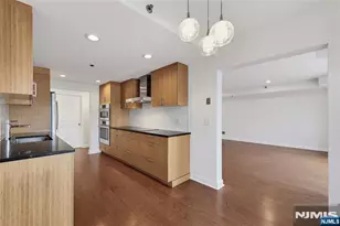 202 Adams Ct F202, Edgewater, NJ 07020 - Photo 7