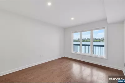 202 Adams Court F202 #F202, Edgewater, NJ 07020 - Photo 27
