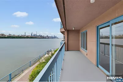 202 Adams Court F202 #F202, Edgewater, NJ 07020 - Photo 31