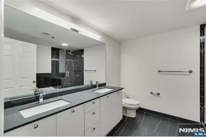 202 Adams Court F202 #F202, Edgewater, NJ 07020 - Photo 21