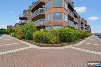 202 Adams Court F202 #F202, Edgewater, NJ 07020 - Photo 3