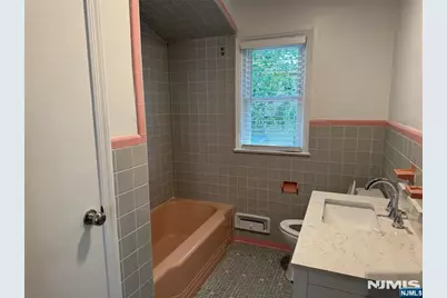 1118 Edgewood Lane, Fort Lee, NJ 07024 - Photo 21