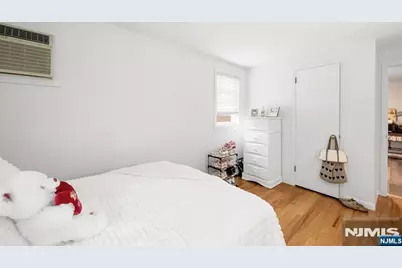 304 Lake Avenue, Lyndhurst Township, NJ 07071 - Photo 15
