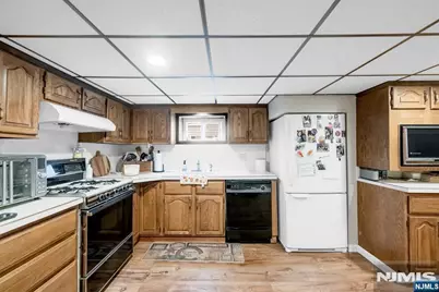 304 Lake Avenue, Lyndhurst Township, NJ 07071 - Photo 29