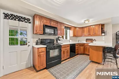 5 McKinley Avenue, Caldwell, NJ 07006 - Photo 9