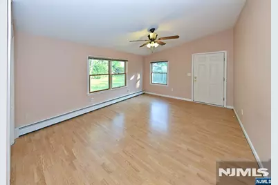600 Mazur Avenue, Paramus, NJ 07652 - Photo 17