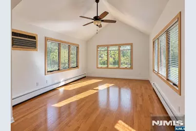 160 Spring Valley Road, Park Ridge, NJ 07656 - Photo 7