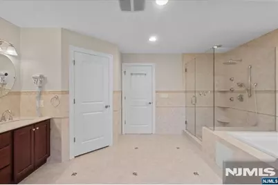 245 Kingsland Avenue, Lyndhurst Township, NJ 07071 - Photo 13