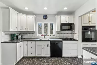 19 Bayview Avenue, Englewood Cliffs, NJ 07632 - Photo 5
