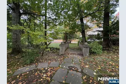60 Karens Lane, Englewood Cliffs, NJ 07632 - Photo 3