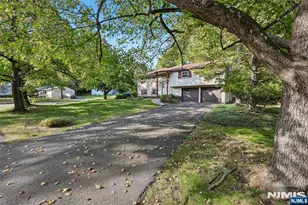 7 Tanglewood Dr, Livingston, NJ 07039 - Photo 3