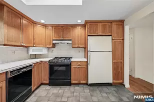 7 Tanglewood Dr, Livingston, NJ 07039 - Photo 9