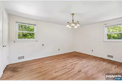 7 Tanglewood Drive, Livingston, NJ 07039 - Photo 13