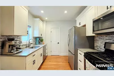 271 Castle Terrace, Lyndhurst Township, NJ 07071 - Photo 7