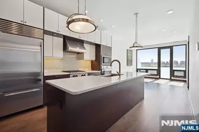 9 Somerset Lane 605 #605, Edgewater, NJ 07020 - Photo 3