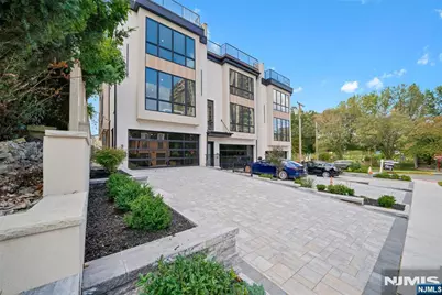 470 Palisades Boulevard, Fort Lee, NJ 07024 - Photo 1