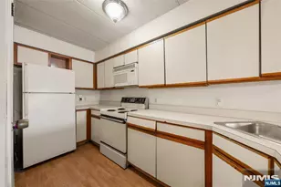5 Linden Street 2I, Hackensack, NJ 07601 - Photo 5