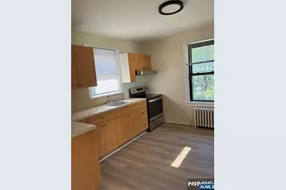 90 Bergen Avenue 2nd Floor #2nd floor, Ridgefield Park, NJ 07660 - Photo 5