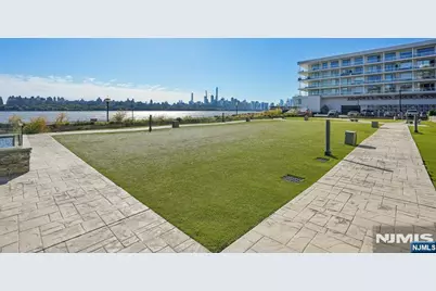 9 Somerset 209 #209, Edgewater, NJ 07020 - Photo 35