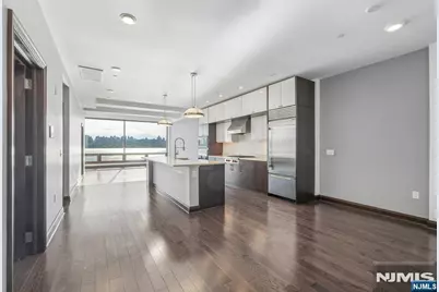9 Somerset 209 #209, Edgewater, NJ 07020 - Photo 5