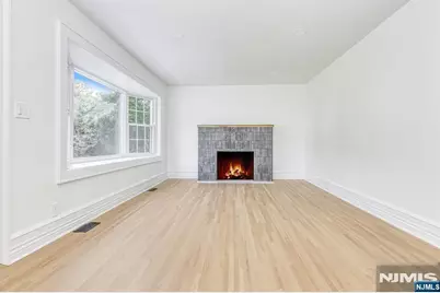 924 Franklin Avenue, Franklin Lakes, NJ 07417 - Photo 3