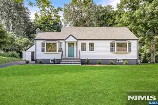 924 Franklin Ave, Franklin Lakes, NJ 07417 - Photo 1