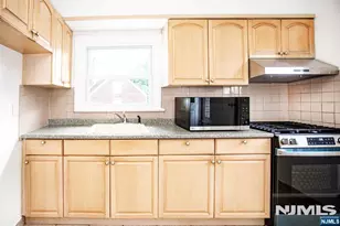 218 Hickory Ave, Bergenfield, NJ 07621 - Photo 7
