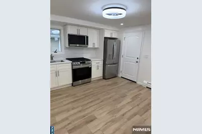 322 Roosevelt Avenue, Lyndhurst Township, NJ 07071 - Photo 3
